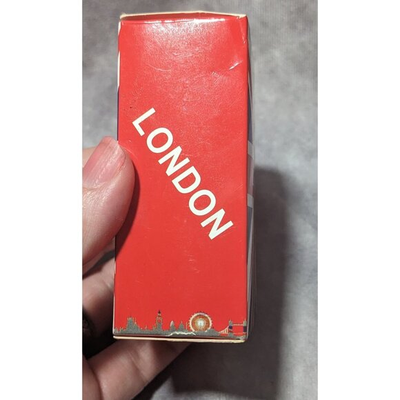 Queen Elizabeth II Mini Figure - Picture 12 of 16